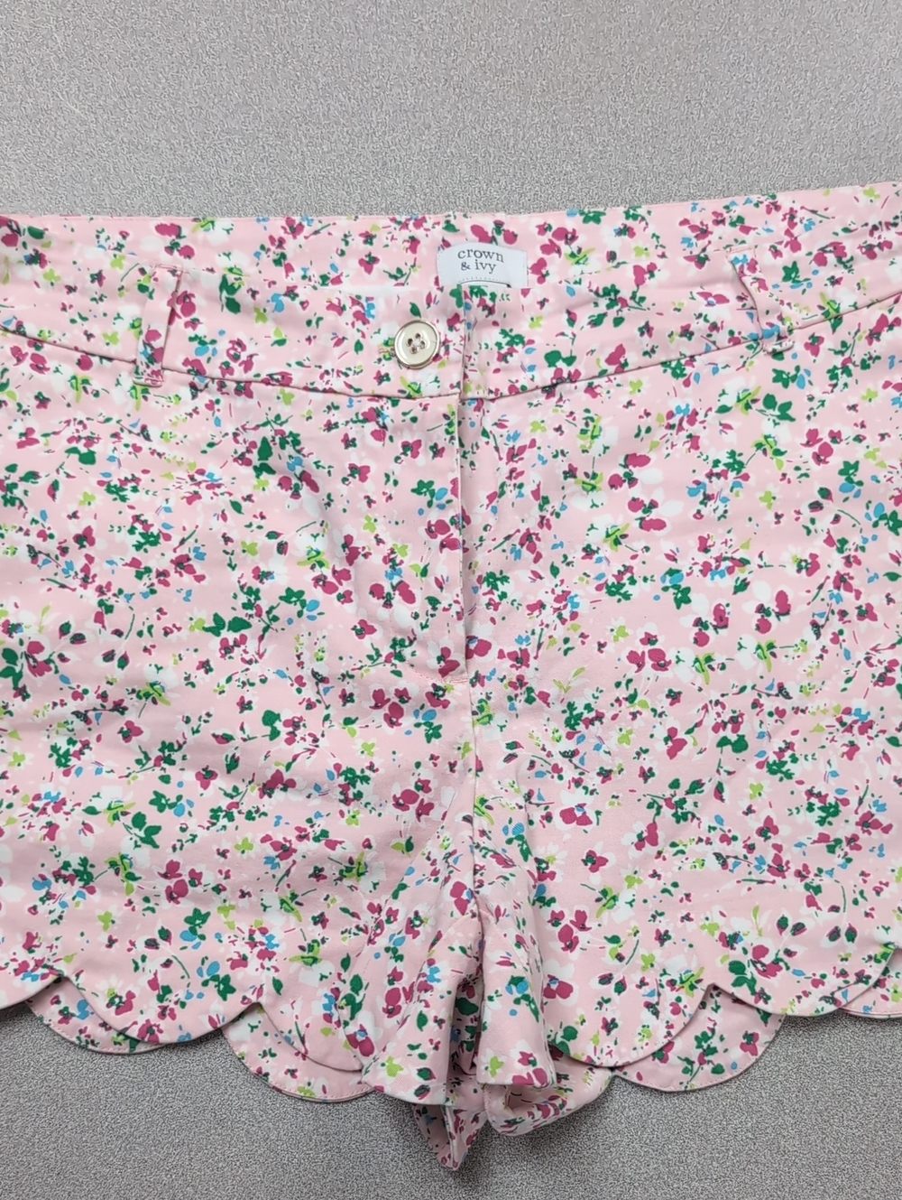 crown & ivy Pink Floral Scalloped Hem Shorts